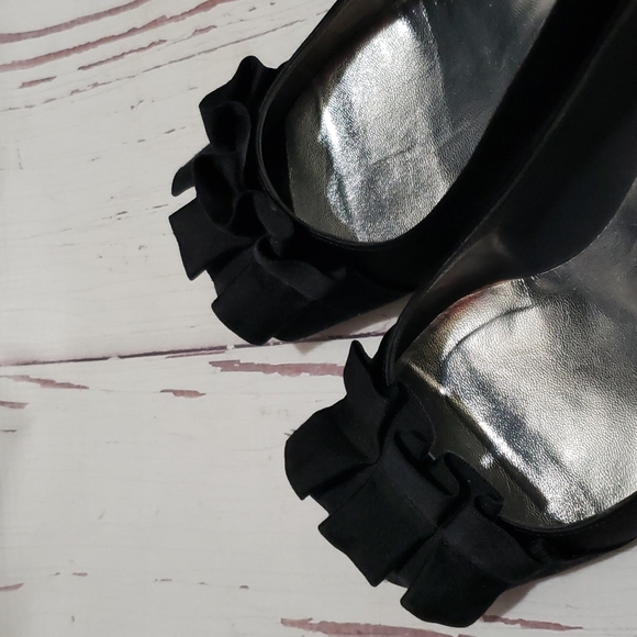 Stuart Weitzman black satin open open toe with ruffle bow high heels size 8.5 - Picture 6 of 8